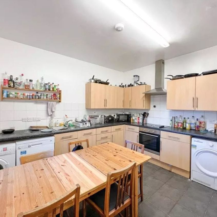 6 Bed Semi-Detached House, Springvale Road, S6 - Photo 1