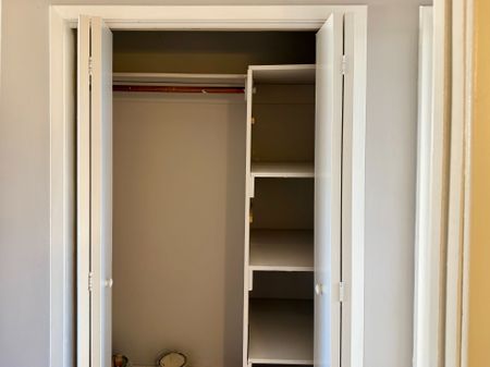 For Lease - 150 Kerr Street, Oakville, Ontario - Photo 2