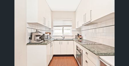 Great Location, Double Garage + Storage - Photo 3