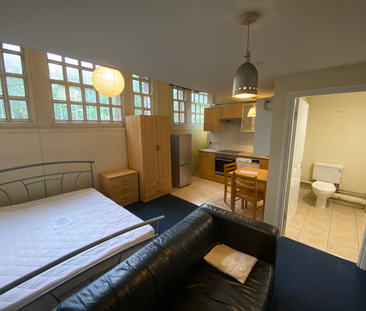 Flat 5, 221 Woodhouse Street, LS6 2UZ, Leeds - Photo 1