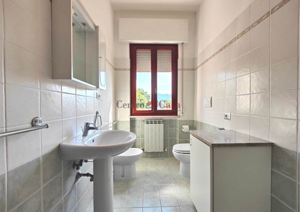 Appartamento con 2 camere, arredato.