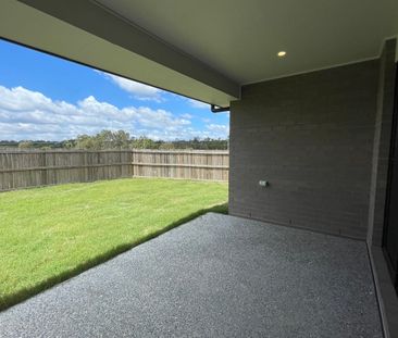 Modern 4-Bedroom Home in Park Ridge! - Photo 1