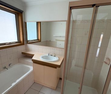 FRESHLY UPDATED FAMILY HOME IN PRIME CRANBOURNE LOCATION! - Photo 6