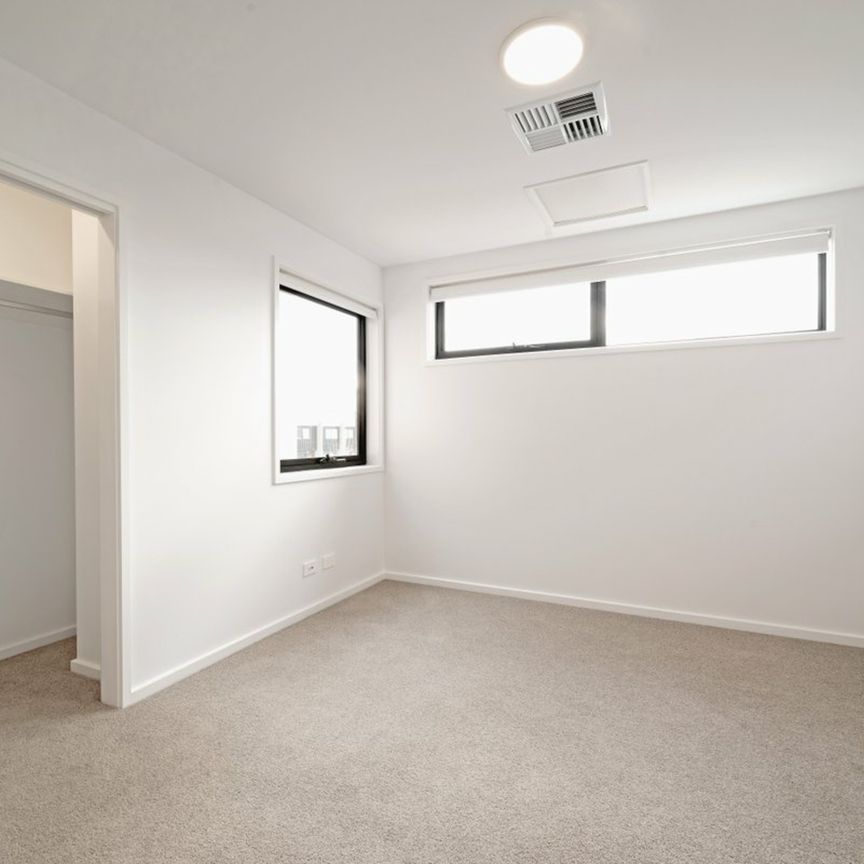 Townhouse in Coombs! - Photo 1