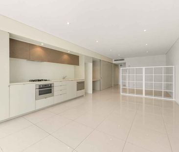MODERN & SPACIOUS 48SQM STUDIO LOCATED ONE STREET FROM THE BEACH - Photo 6