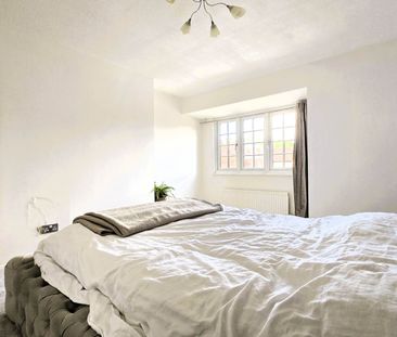 Price £3,000 pcm - Available 01/06/2025 - Part Furnished - Photo 2