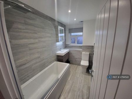 1 bedroom in a house share to rent - Photo 5