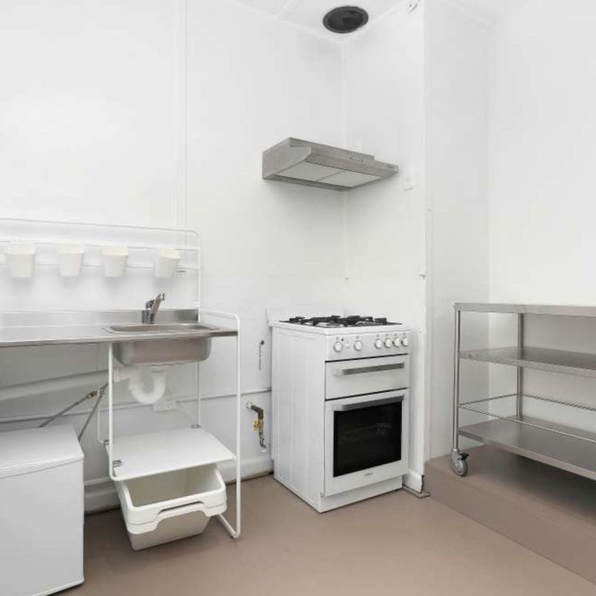 Fully furnished studio in a quiet, convenient Petersham location - Photo 1