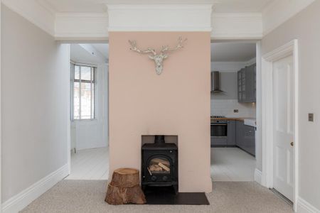 3 bedroom flat to rent - Photo 2