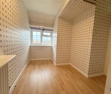 Semi Detached House - Photo 1