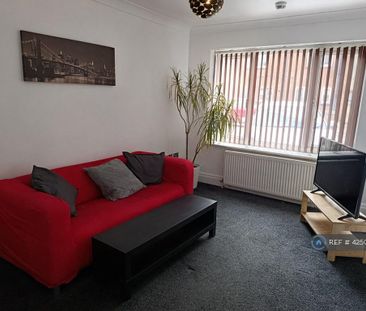 4 bedroom detached house to rent - Photo 1