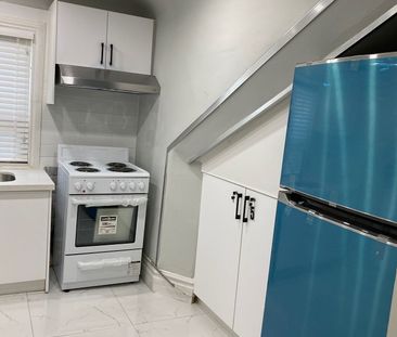 For Lease - 206 Carlton Street Unit# 304, Toronto, Ontario - Photo 1