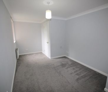 Russell Gardens, Edinburgh, EH12 - Photo 2