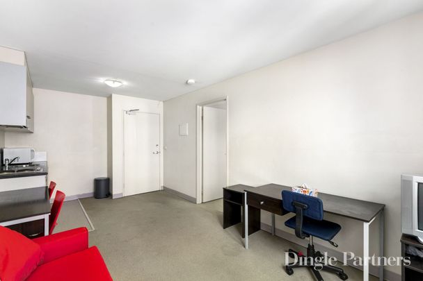 CENTRAL LEAFY CARLTON LOCATION! - Photo 1