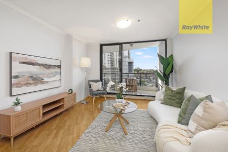 STYLISH & SPACIOUS 3-BEDROOM APARTMENT IN PRIME LOCATION - Photo 2