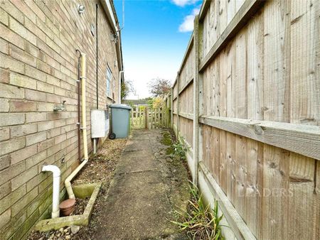 2 bedroom bungalow to rent - Photo 3