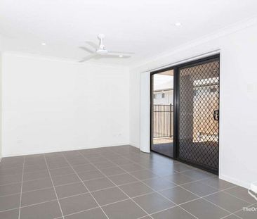 Modern Townhouse - Photo 3