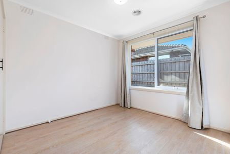 Spacious, Renovated 2 Bedroom Unit! - Photo 3