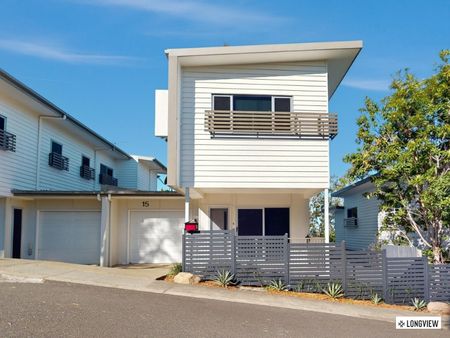 Townhouse With City Views - Photo 2