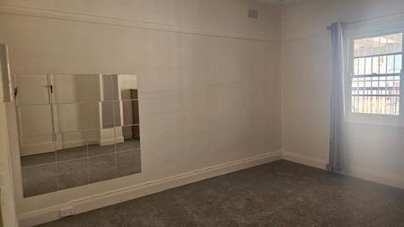 Stunning 2-Bedroom Apartment in Kingsgrove - Photo 5