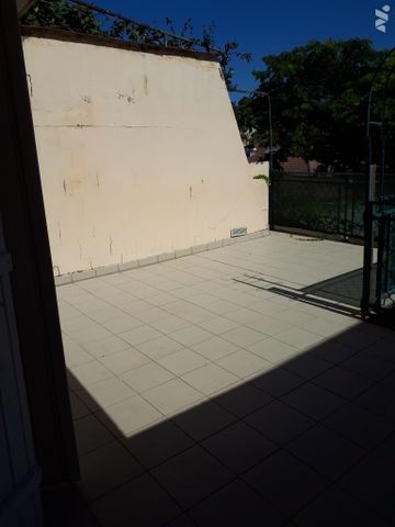ROUSSILLON BOURG, appartement T3 de 74 m² en RDC, - Photo 4