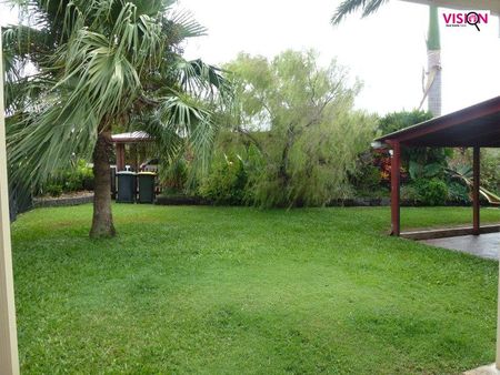 SPACIOUS FAMILY HOME IN PRIME MOUNT PLEASANT LOCATION - Photo 3