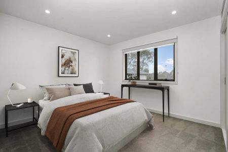 Stylish Townhouse Offering Effortless Modern Living - Photo 5