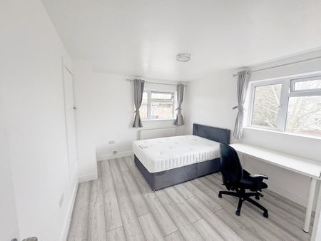 Room in a Shared House, Stothard Road, BS7 - Photo 4