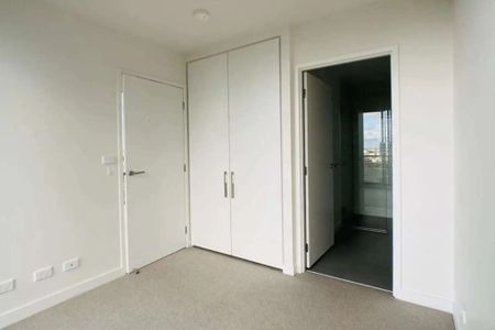 Modern 2-Bedroom, 2-Bathroom Apartment for Rent in Prime Melbourne Location - Photo 5