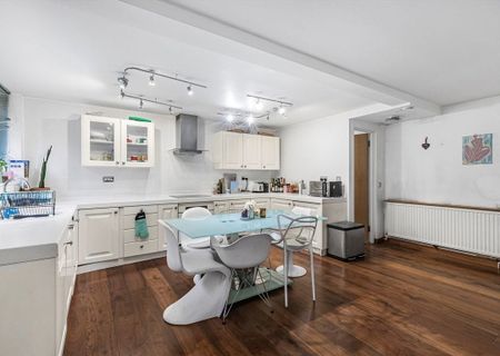 St. Katharines Way - Photo 4