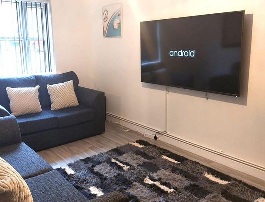 6 bedroom private hall to rent - Photo 1