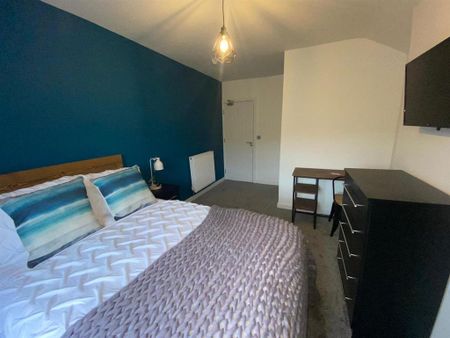 1 bedroom in a house share to rent - Photo 2