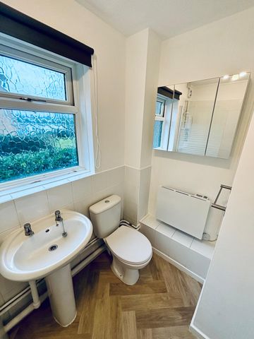 Newly Renovated One Bedroom Flat Near City Centre & Transport Links - Photo 5