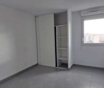 location Appartement T3 DE 62.85m² À MARSEILLE - Photo 2