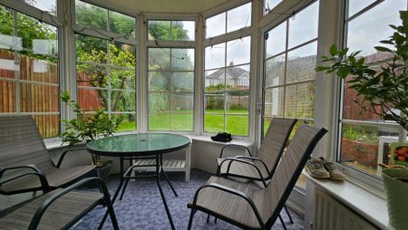 5 bedroom detached house to rent - Photo 2