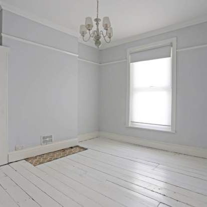 5 bedroom property to rent in Gravesend - Photo 1