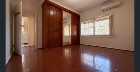 SPACIOUS FAMILY HOME WITH REAR ACCESS FROM AUBURN ROAD - Photo 3