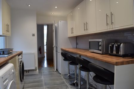 Spacious En-suite Room- Couples Welcome - Photo 3