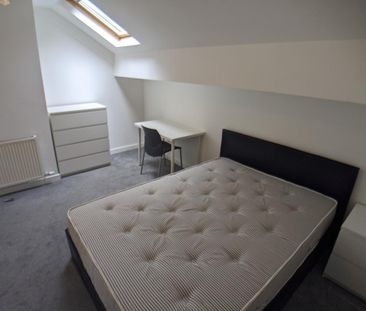 3 bedroom flat to rent - Photo 5