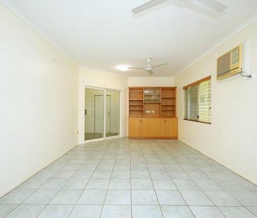 Airconditioned Home – Solar – No Rear Neighbours - Photo 4