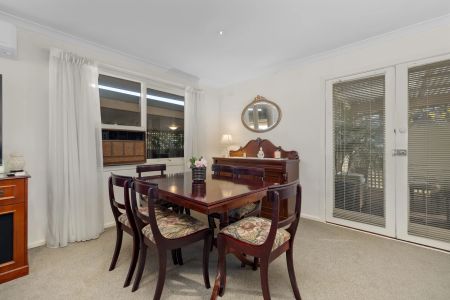 FRESHLY PAINTED FAMILY HOME! - Photo 2