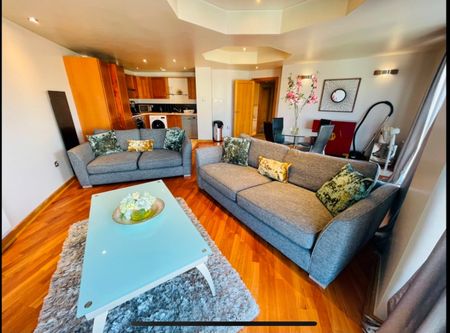 3 Bed Flat, The Bridge Apartments, LS10 - Photo 2