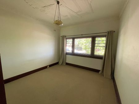 921 Hampton St, Brighton - Photo 2