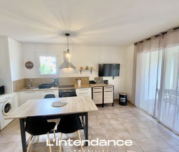 HYERES HYPER CENTRE - T2 MEUBLE AVEC BALCON, GARAGE ET CAVE - Photo 6