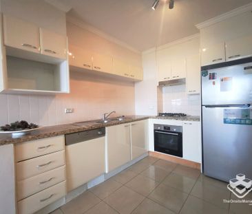 Modern Open-Plan 1 Bedroom Apartment in the Heart of Chatswood CBD - Photo 5