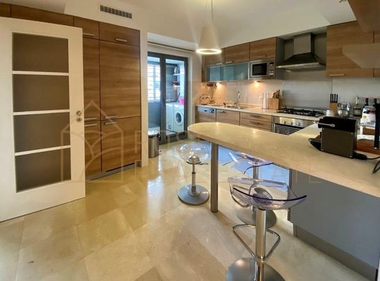 São Domingos de Benfica, Lisbon - Photo 1