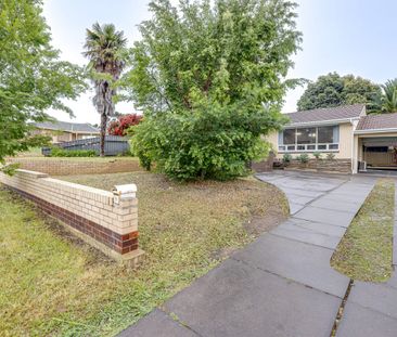 11 Saphire Rd, Morphett Vale, SA 5162 - Photo 2