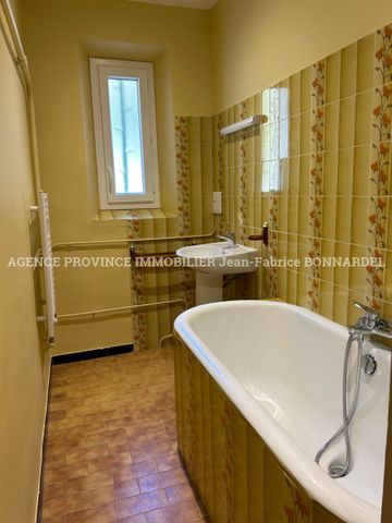 Location Maison 5 pièces 134m² SUZE LA ROUSSE 26790 - Photo 3
