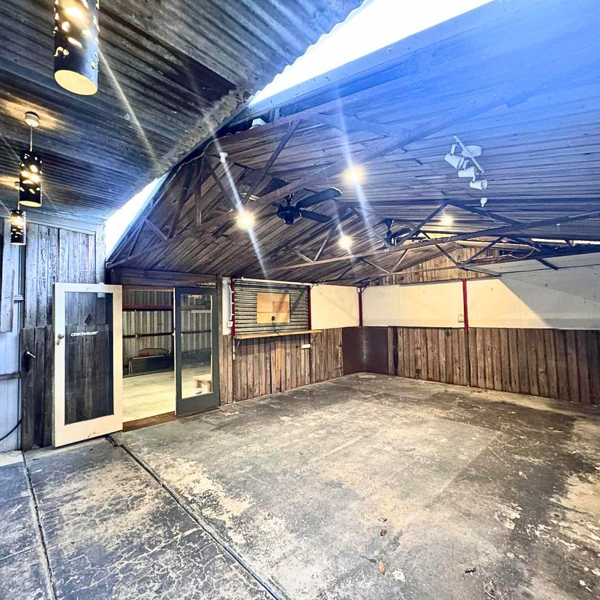 Modern 3 Bedroom Home with Huge Garage/Workshop in Prime Location - Photo 1