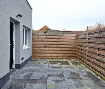 Volledig vernieuwde woning met terras te huur in Heldergem - Photo 2